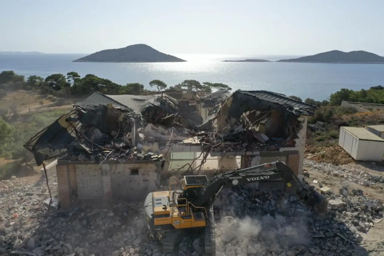 Antalya-Kaş'ta kaçak yapıların 10'uncu yıkım ihalesine de teklif veren olmadı