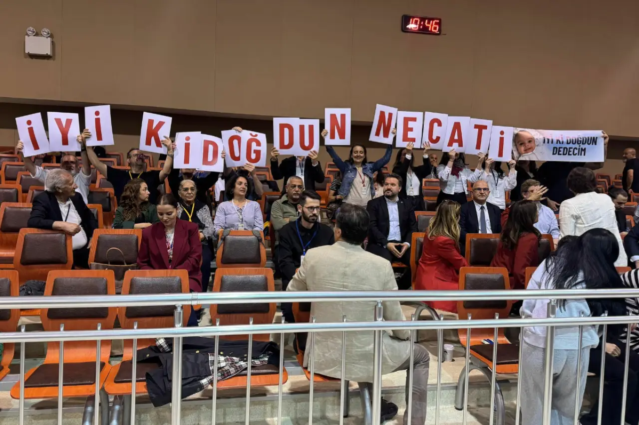 İBB davasında Necati Özkan'ın doğum günü kutlandı