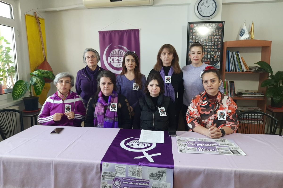 Samsun’da KESK üyesi kadınlardan Kızılay Şube Başkanına tepki: Kadınları eve hapsetmek isteyen zihniyeti kabul etmiyoruz