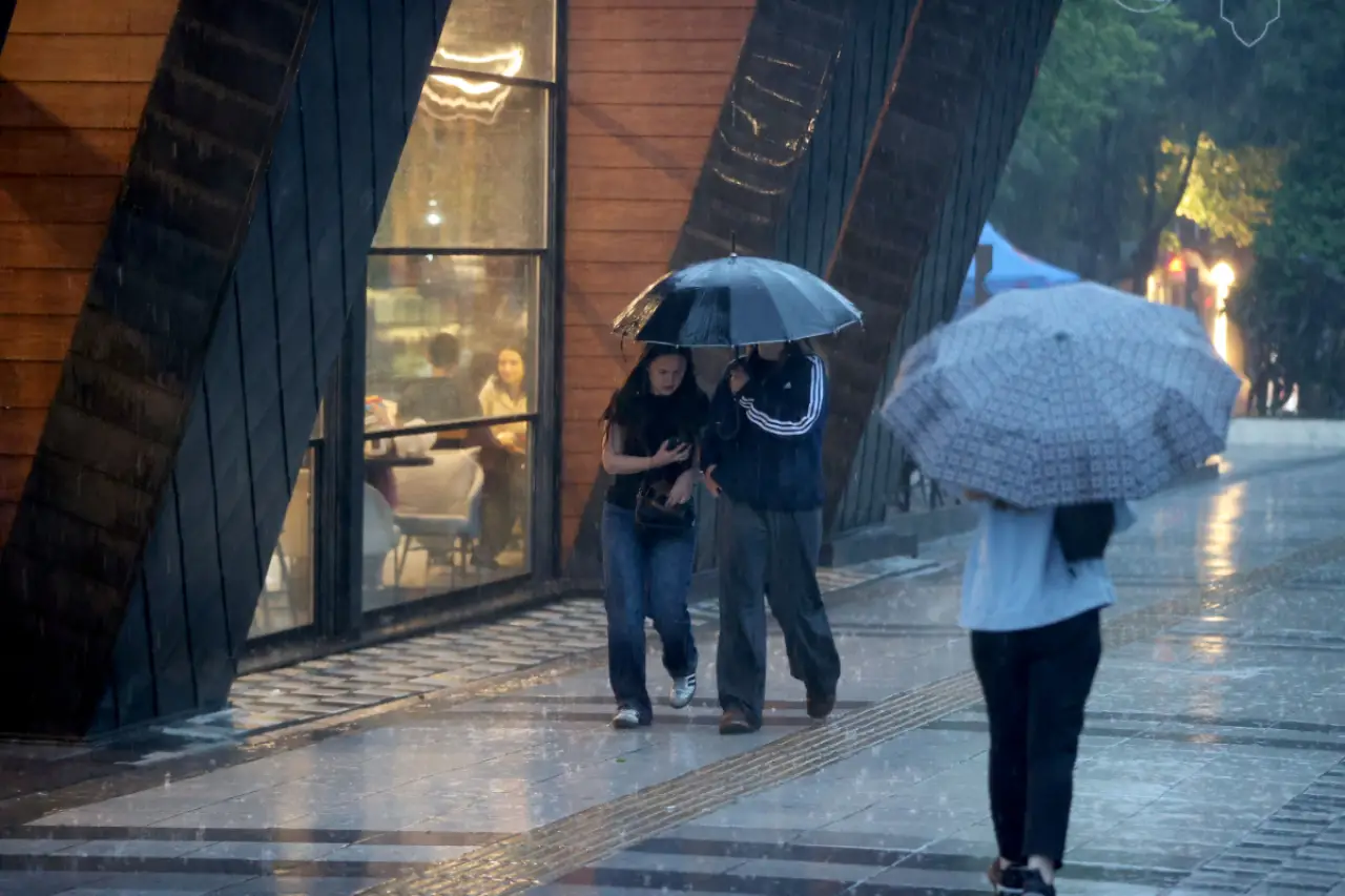 Meteorolojiden kuvvetli sağanak uyarısı: Birçok ilde sel ve dolu riski bekleniyor
