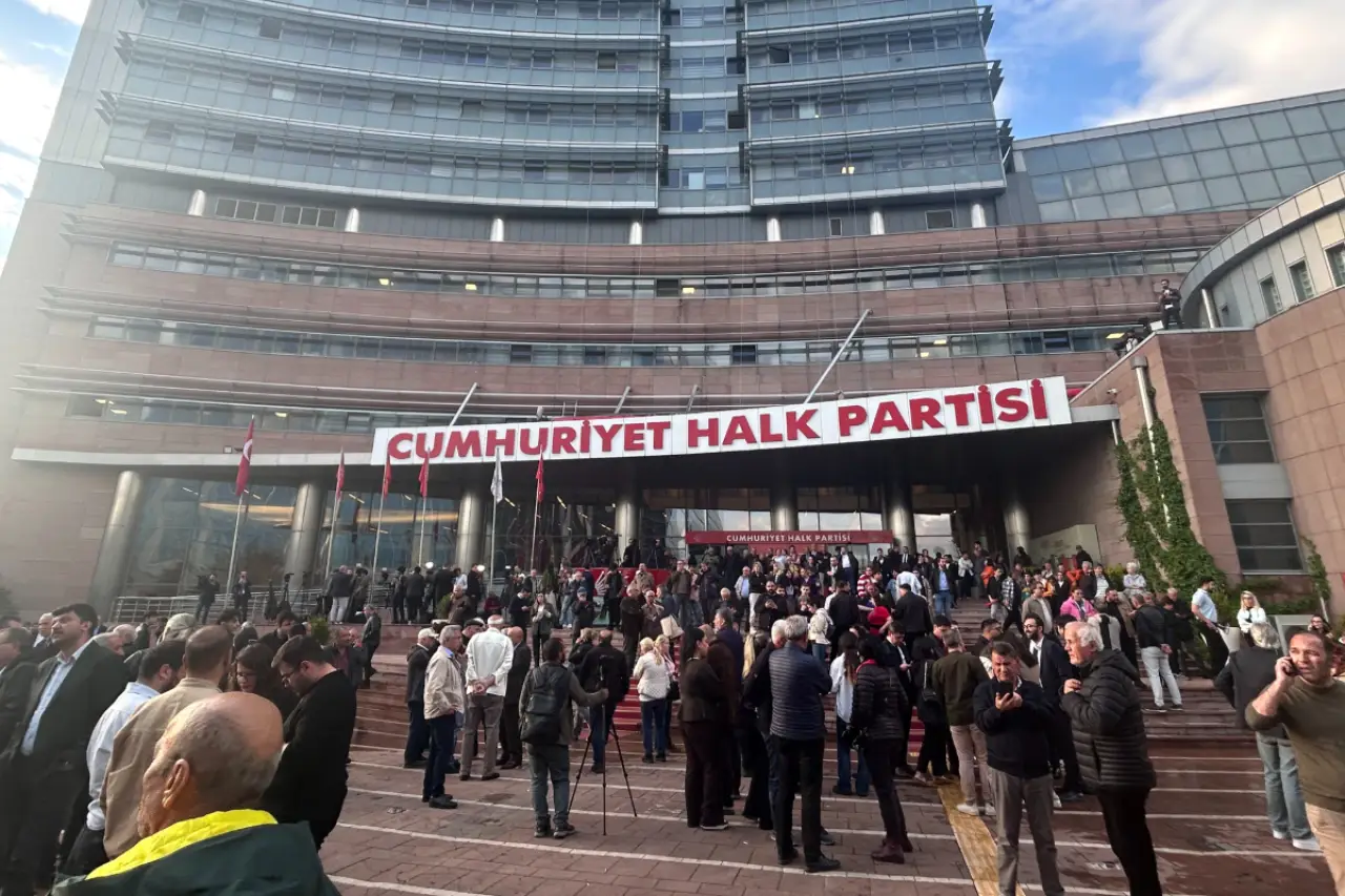 TGRT, CHP Genel Merkezi önünden kovuldu