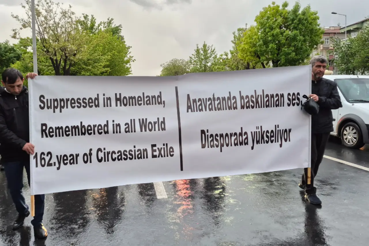 Kayseri’de sağanak yağmura rağmen anma: Çerkesler haklarını istedi