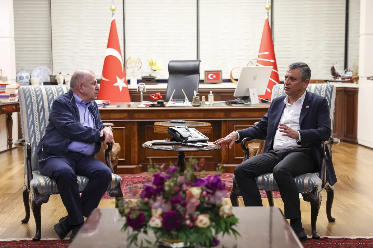 Zafer Partisi Genel Başkanı Ümit Özdağ'dan Özgür Özel'e ziyaret: Biz de bu mücadelenin içerisindeyiz