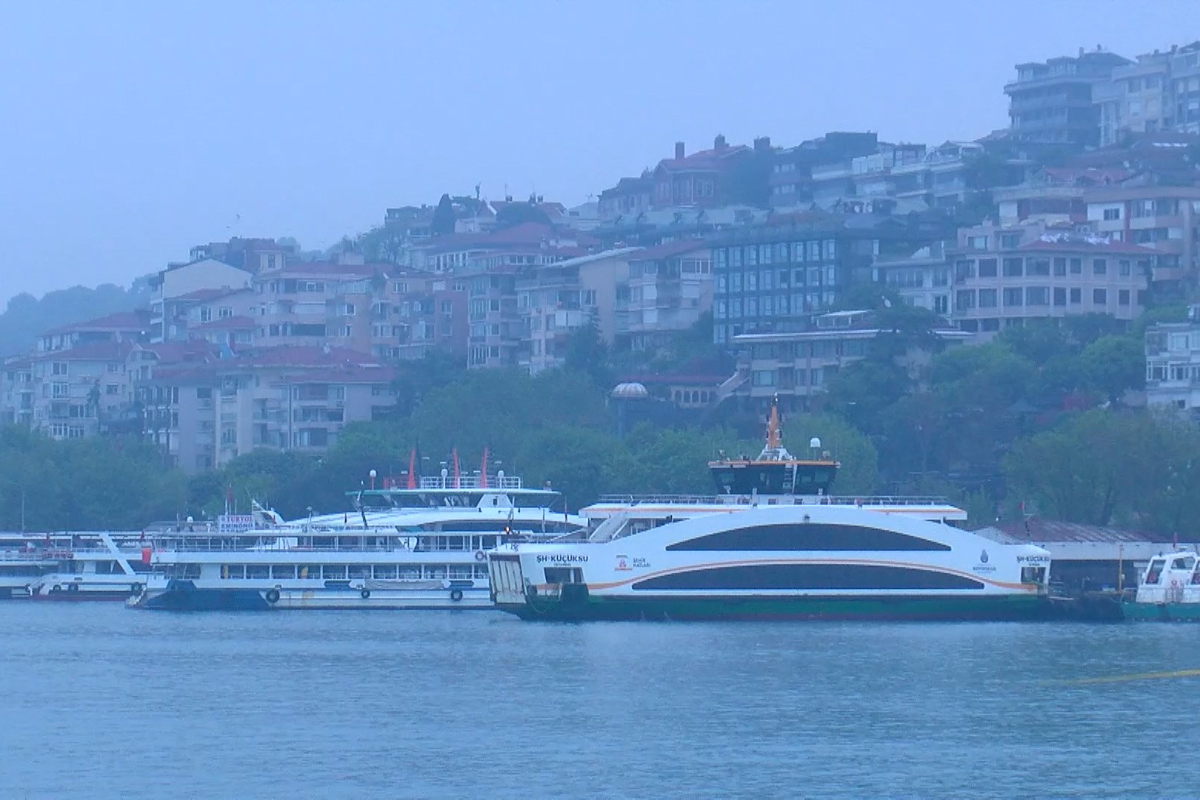 İstanbul'da yoğun sis: Görüş mesafesi düştü, trafik durma noktasına geldi