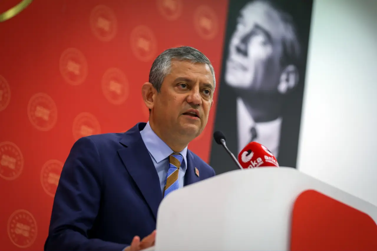 Özgür Özel'den kapalı grup toplantısı kararı