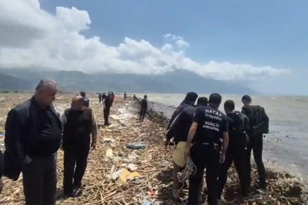 Hatay'da 3 kişinin öldüğü sağanakta sele kapılarak kaybolan 2 genç aranıyor; Deniz Hoşgel'in cansız bedenine ulaşıldı