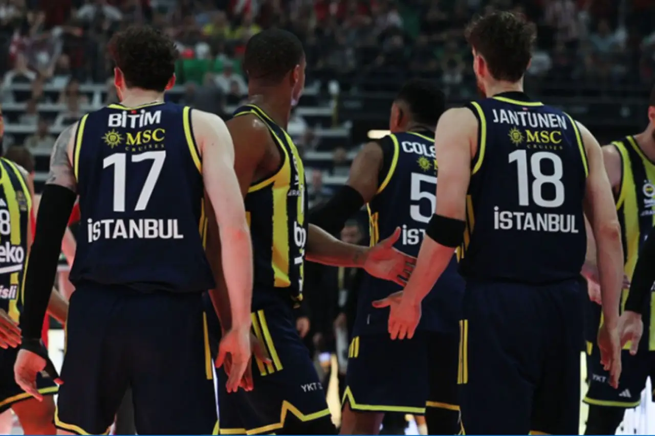 Olympiacos finale yükseldi, Fenerbahçe ağır yenildi
