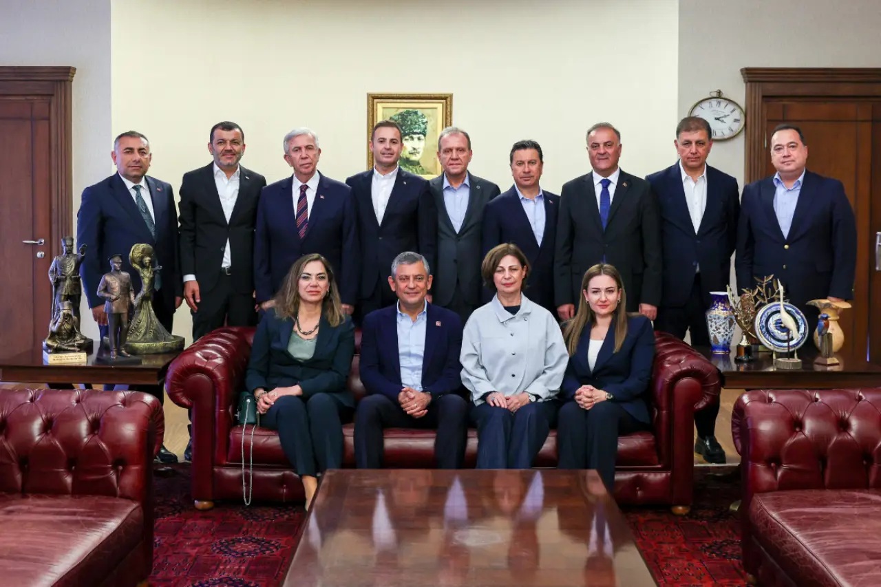 CHP’li büyükşehir belediye başkanlarından ortak açıklama: “Olağanüstü kurultay en geç 45 gün içinde toplanmalı”