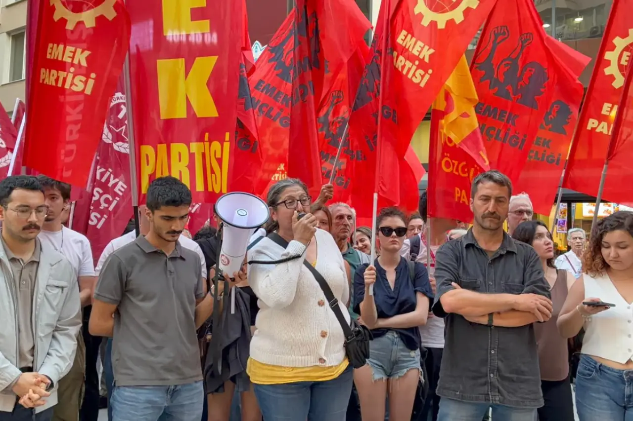 CHP'ye yönelik müdahaleye İzmir’den tepki: 'Adım adım faşizm inşa ediliyor'