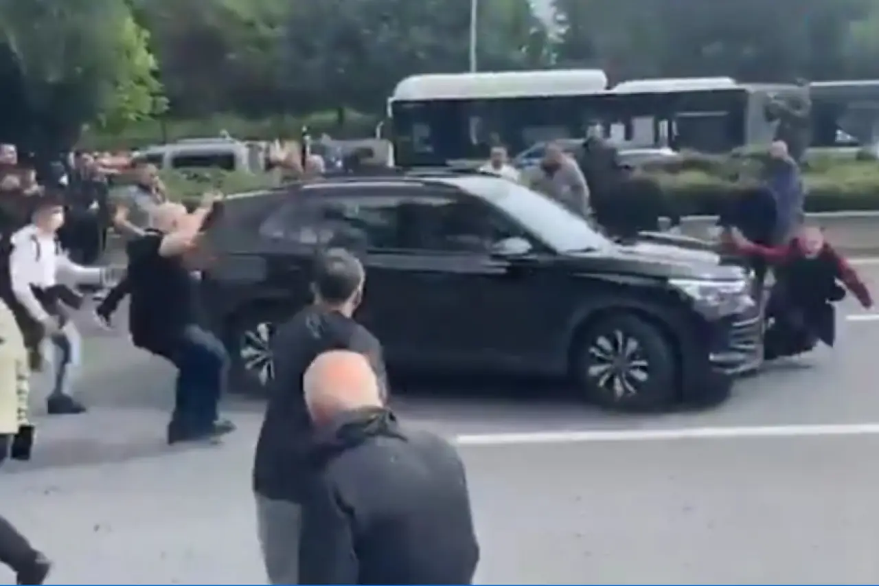 CHP Genel Merkezi önünde bekleyenleri ezen aracın plakası sahte çıktı