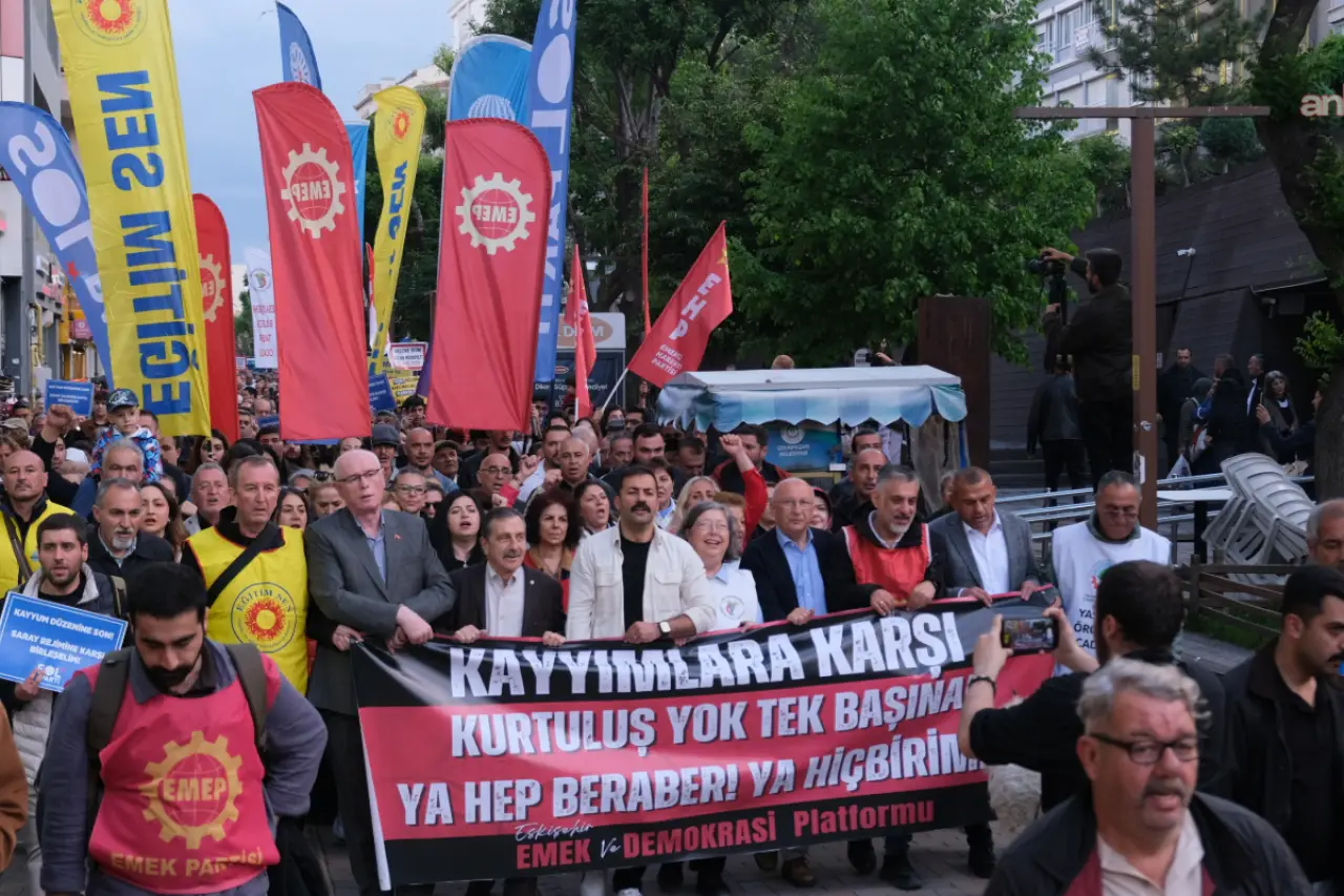 Eskişehir’de CHP’ye destek yürüyüşü: “Mücadeleyi büyüteceğiz”