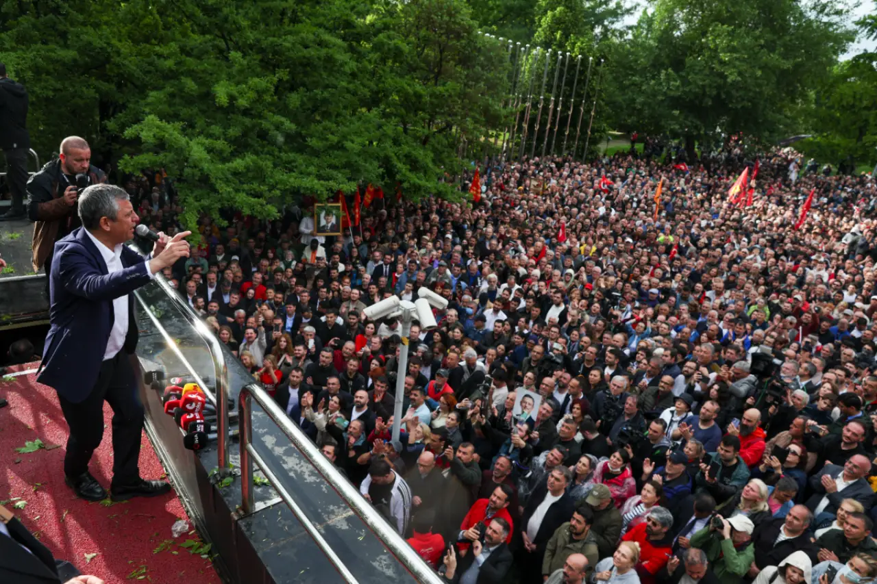 Özgür Özel, İzmir'de miting düzenleyecek: Yarın saat 12.00'de Cumhuriyet Meydanı'nda…