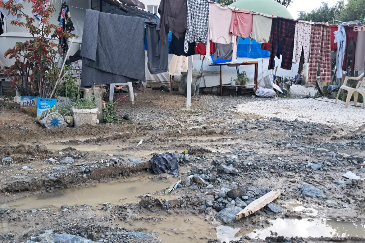 Hataylılar çamurla baş başa bırakıldı: Yatacak yerimiz yok, kimse sesimizi duymuyor