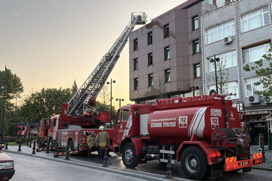 Fatih Topkapı'da otel yangını: 1 kişi hayatını kaybetti