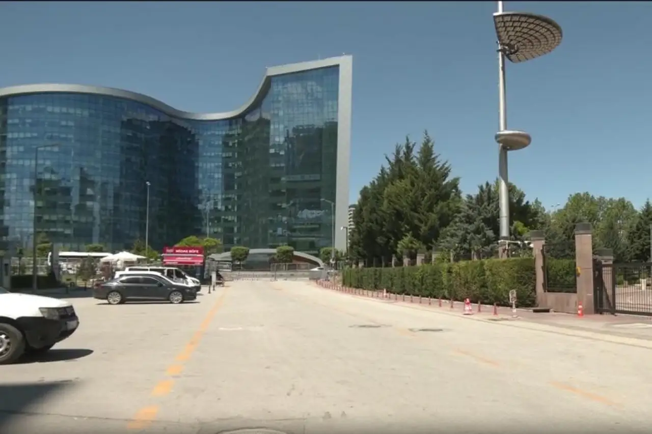 CHP Genel Merkezi'nin önündeki 9 Eylül Caddesi, polis tarafından kapatıldı