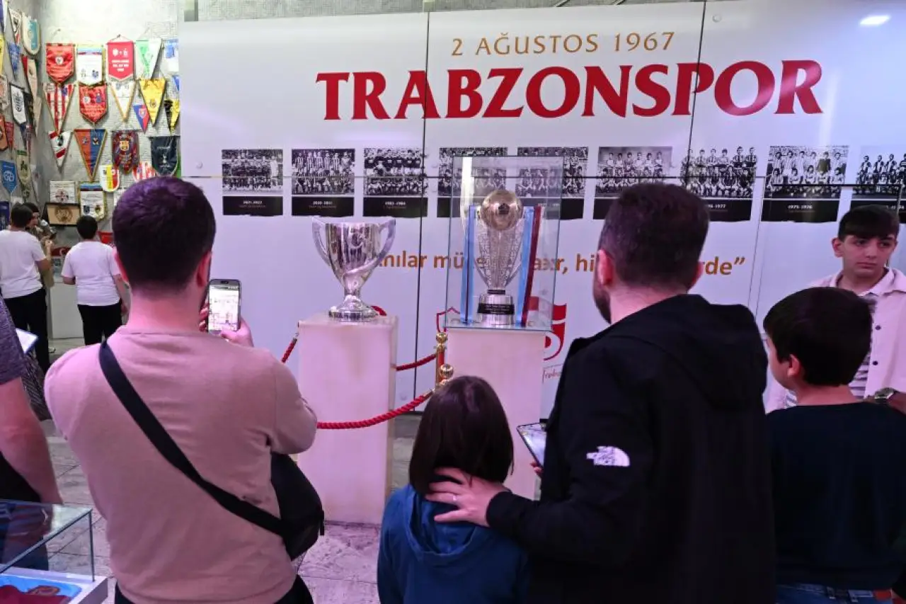 Trabzonspor, Ziraat Türkiye Kupası'nı müzesinde sergiliyor