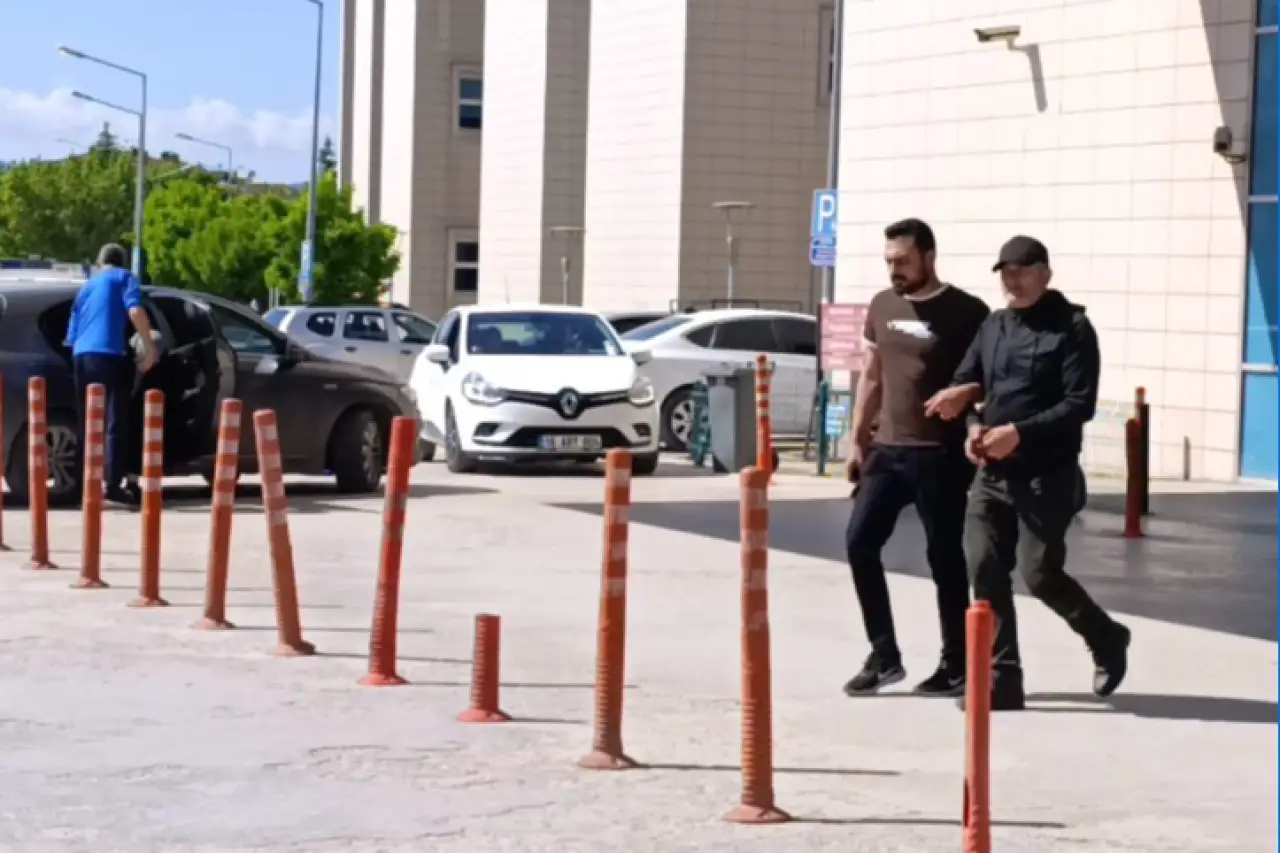 Eski eşinin evini yakan şahıs yakalandı