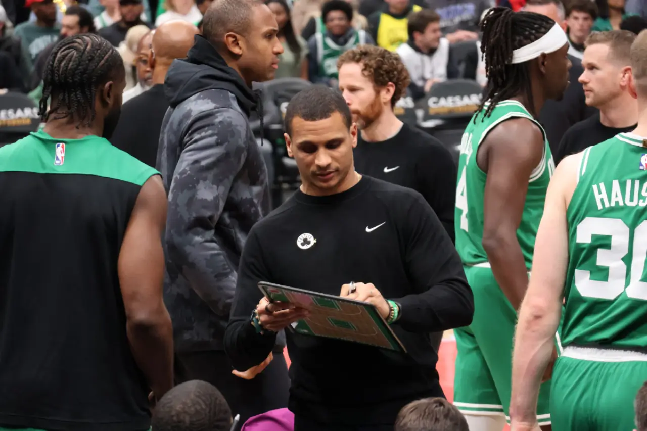 NBA'de sezonun başantrenör ödülünü Joe Mazzulla kazandı