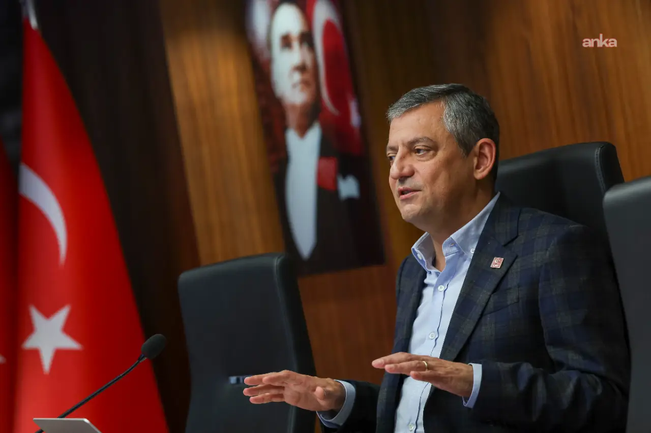 Özgür Özel liderliğindeki CHP'de bayramlaşma programı netleşti: Hangi partiyle, saat kaçta görüşülecek?