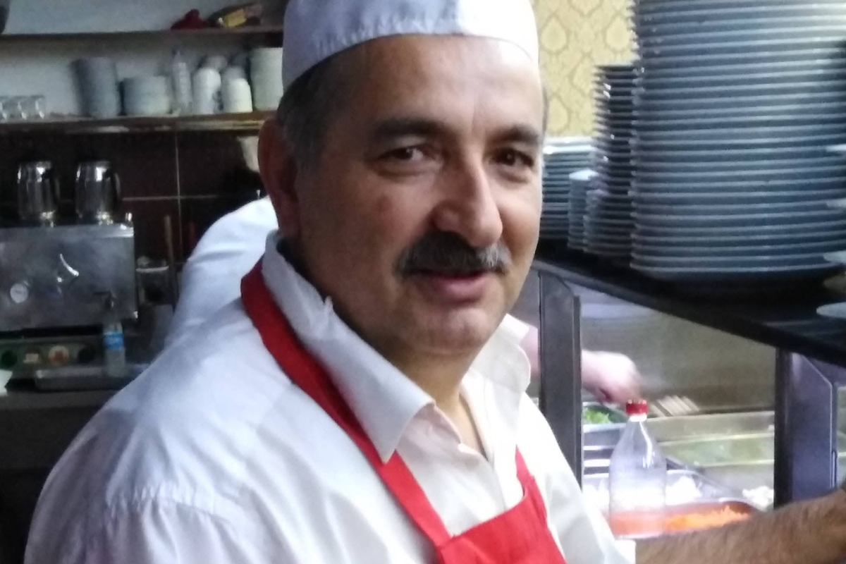 İki kişi kurban keserken kalp krizi geçirip öldü