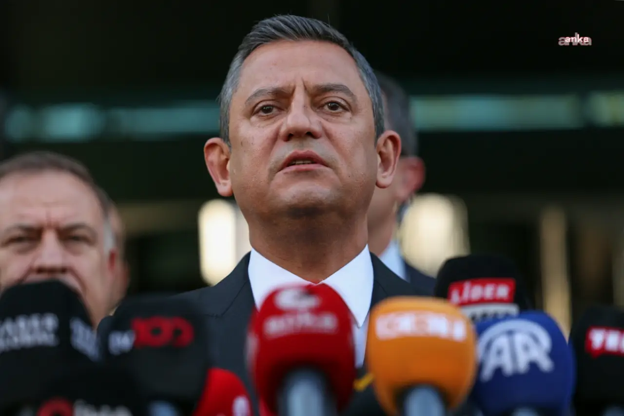 Özgür Özel: Hem mafyatik hem de Erdoğan destekçisi bir grupla partinin basılması uzlaşmacı bir tavır mıdır?