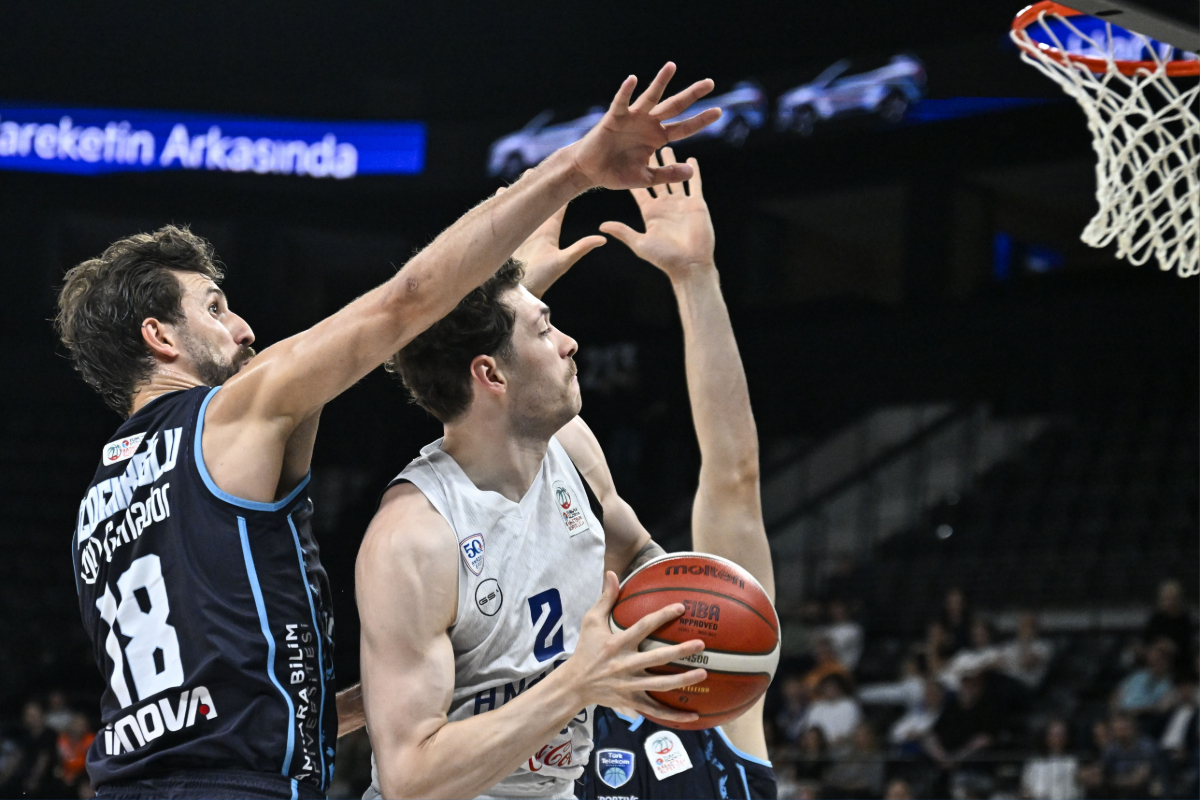 Anadolu Efes yarı final için avantaj aldı: Türk Telekom karşısında 1-0 öne geçti