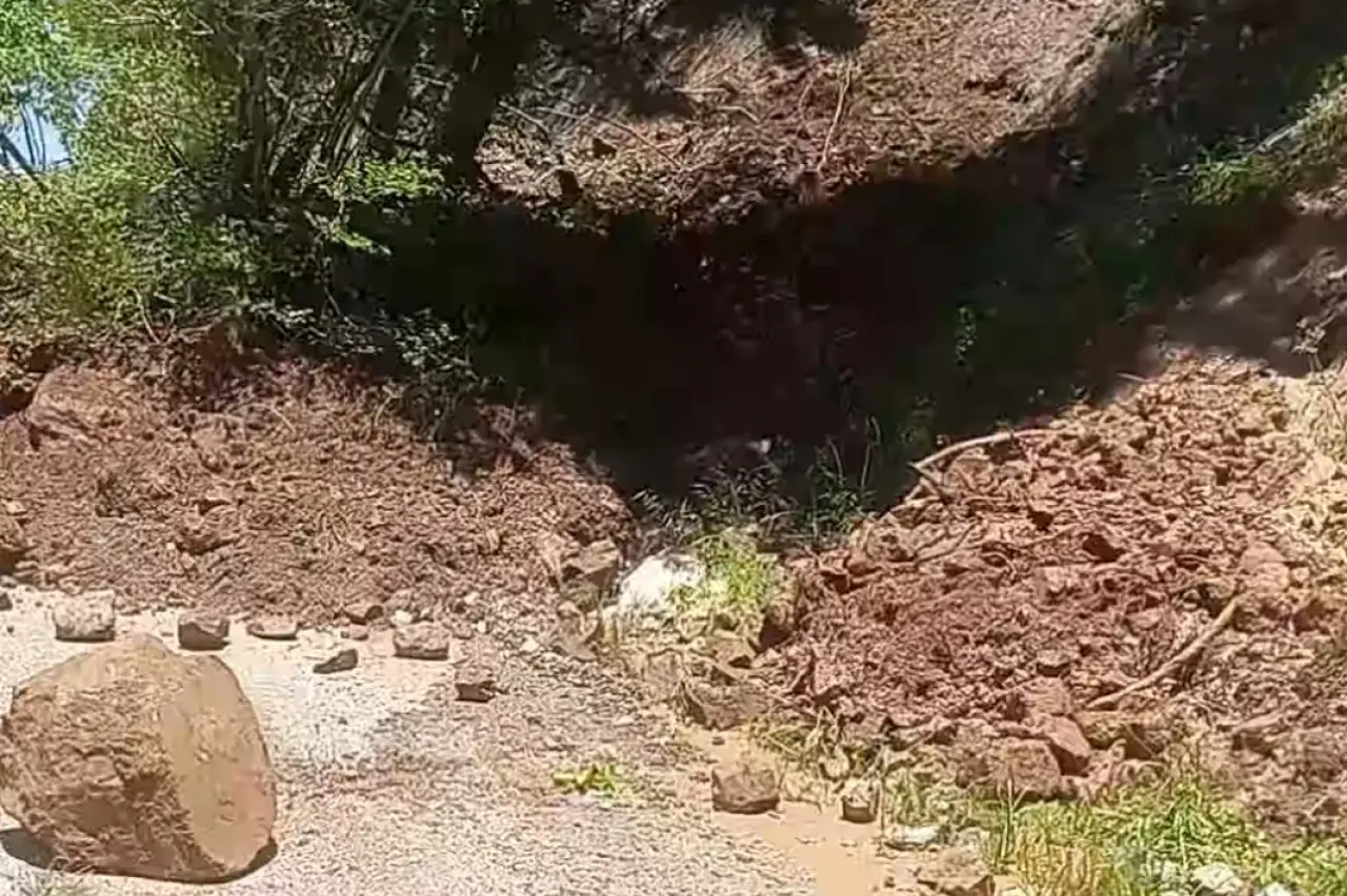 Osmaniye'de heyelan yayla yolunu kapattı