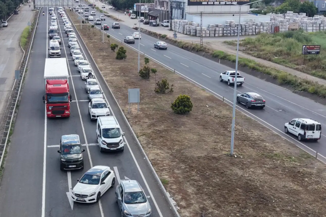 Tatilin son günü: Tekirdağ-İstanbul kara yolunda yoğunluk yaşandı