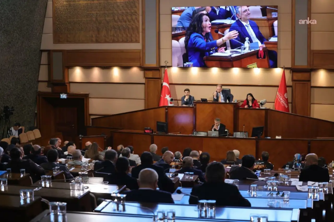 CHP’li İBB Meclis üyelerinden ortak bildiri: Özgür Özel'e destek ve kurultay çağrısı
