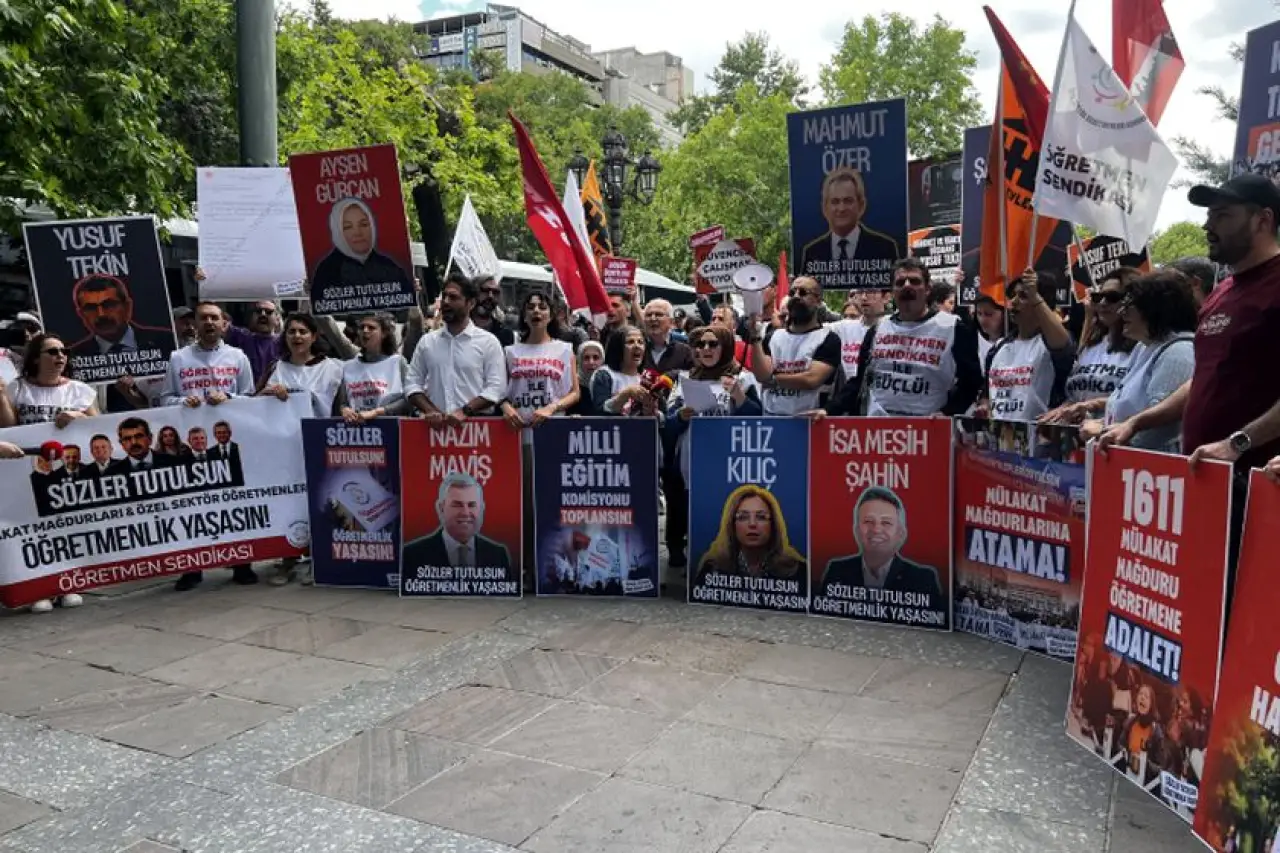 Öğretmenler MEB önünden seslendi: ‘Atama sözü tutulmazsa 14 Haziran’da Ankara’ya geleceğiz’