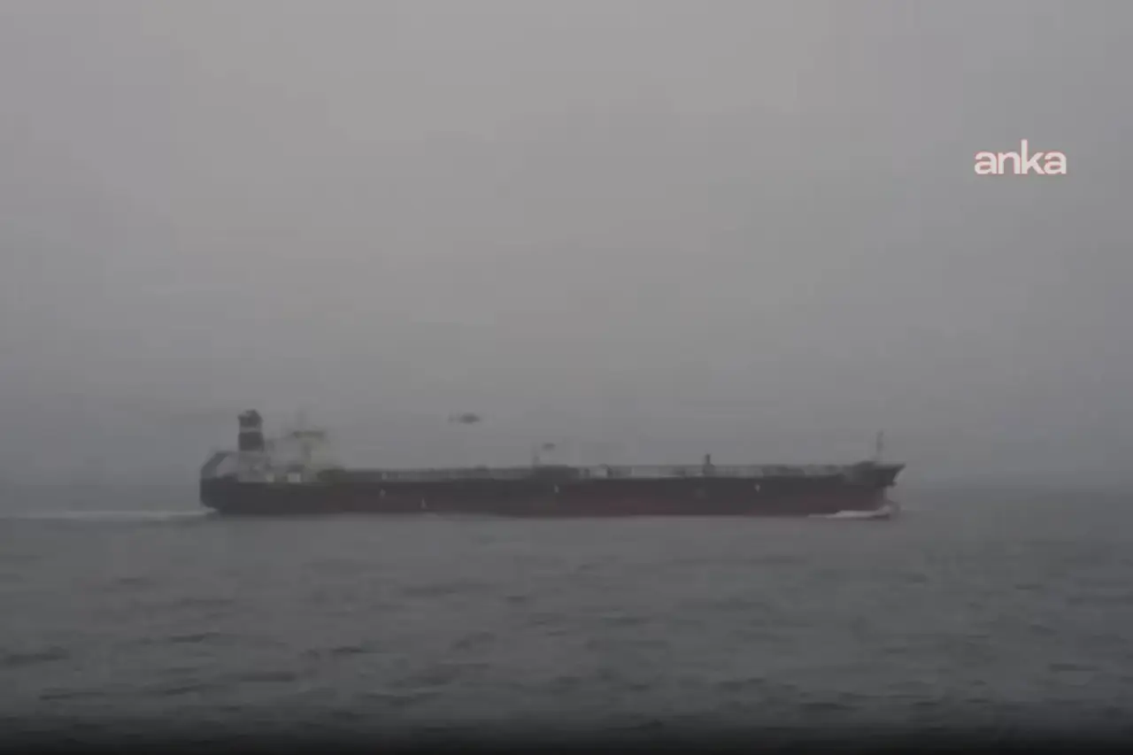 Fransa, Rus petrol tankerine el koydu