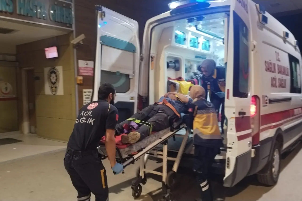 Bursa'da iş kazası: Servis aracıyla çarpışan traktör sürücüsü ağır yaralandı