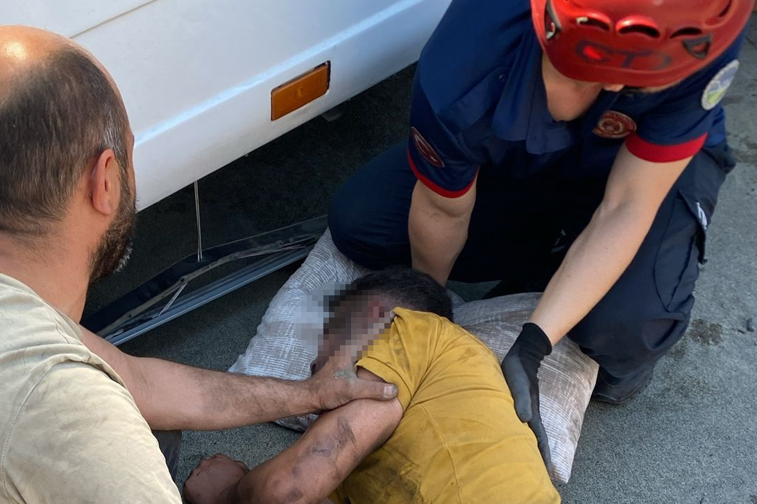 Hendek'te iş kazası: Lastik tamir ederken körük patladı, 25 yaşındaki genç ağır yaralandı