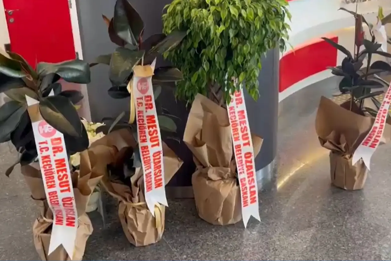 AKP'ye geçeceği konuşuluyordu, Kılıçdaroğlu'nun MYK'sine tebrik çiçeği gönderdi