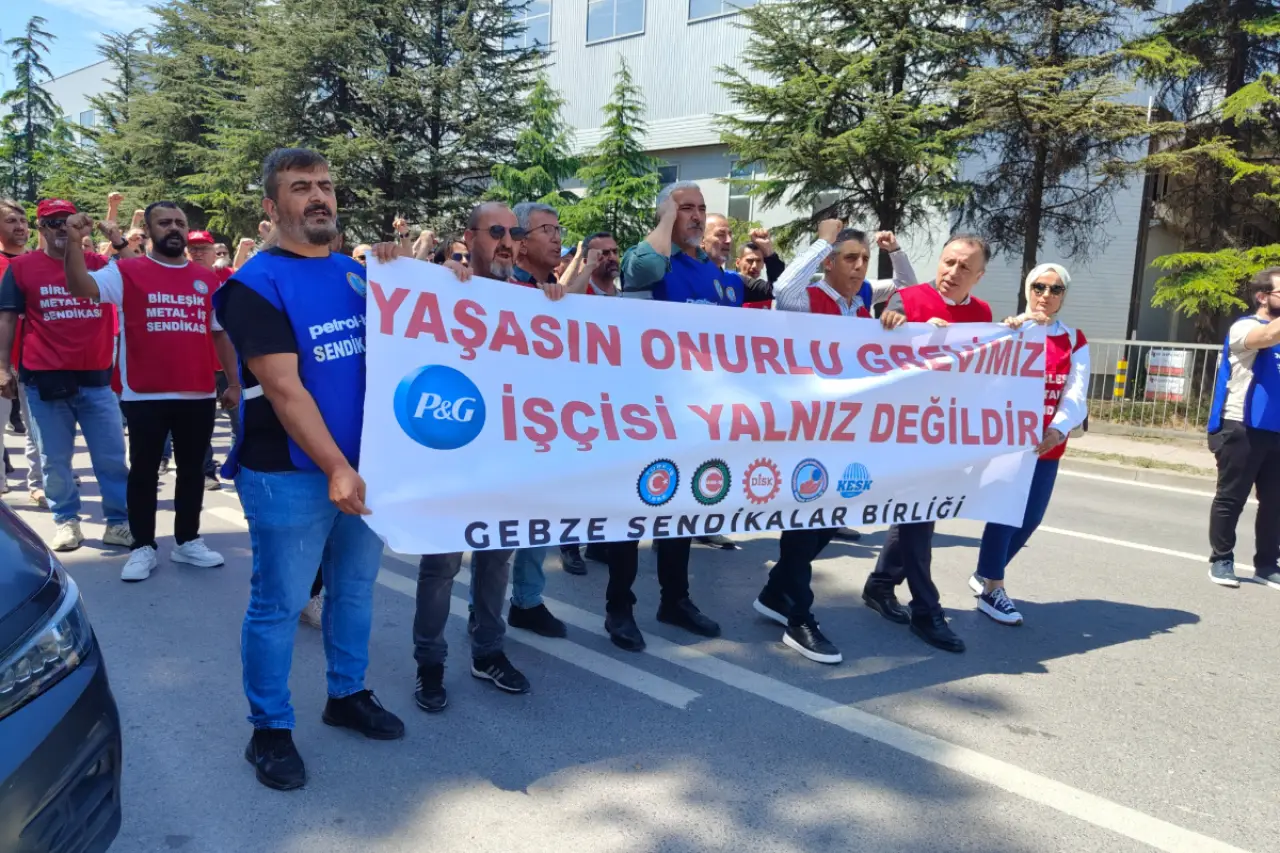 Gebze Sendikalar Birliği grevdeki P&G işçilerini ziyaret etti