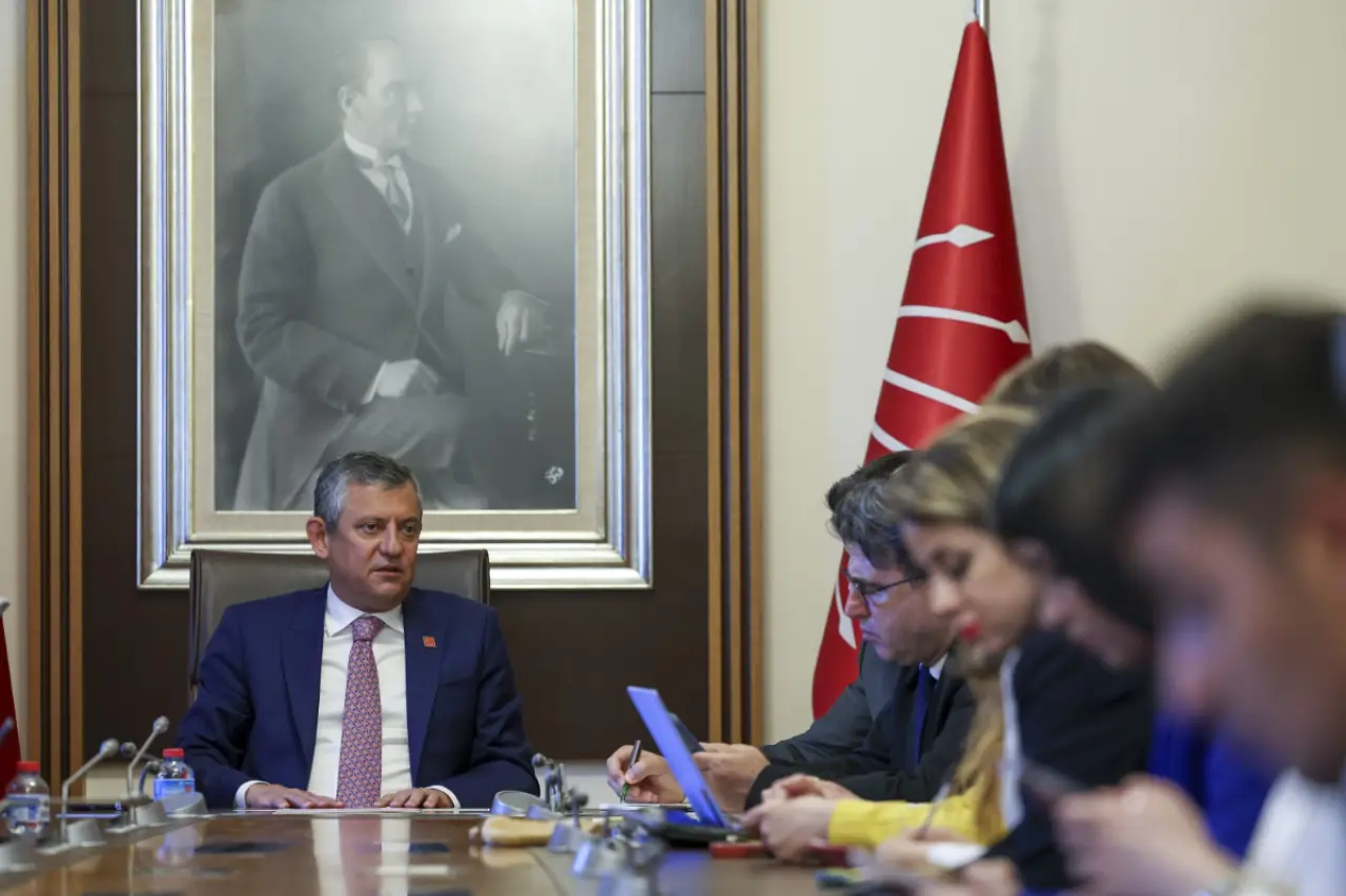 CHP’de iki adım sonra yeni parti sinyali