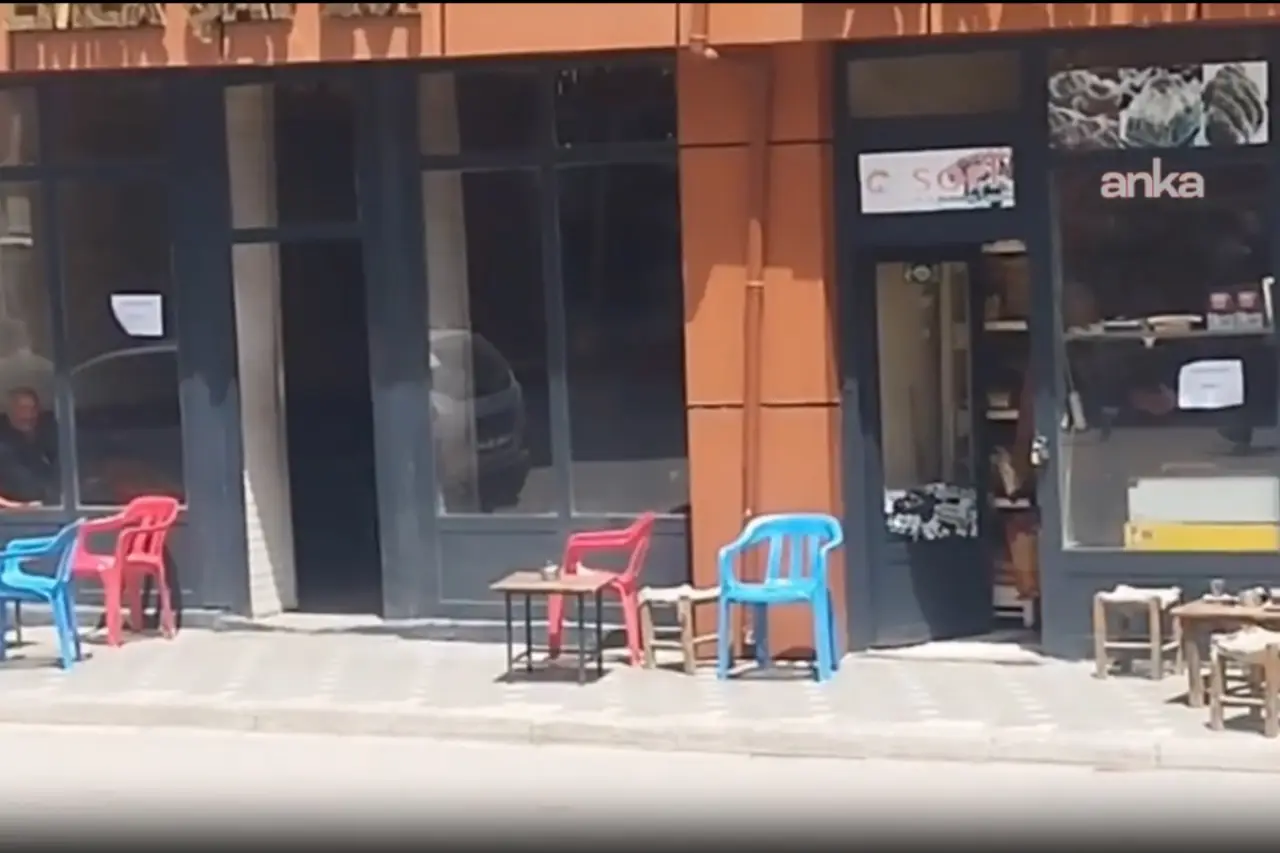 Van’daki esnaftan kapalı yol tepkisi: 'Dükkanlarımızı satılığa çıkardık'