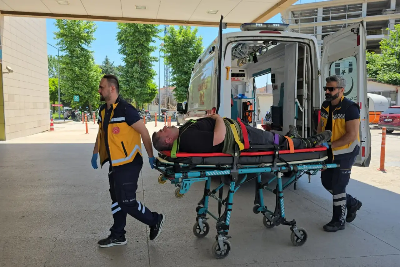 İnşaatta iş kazası: Çalışırken iskeleden düşen işçi yaralandı