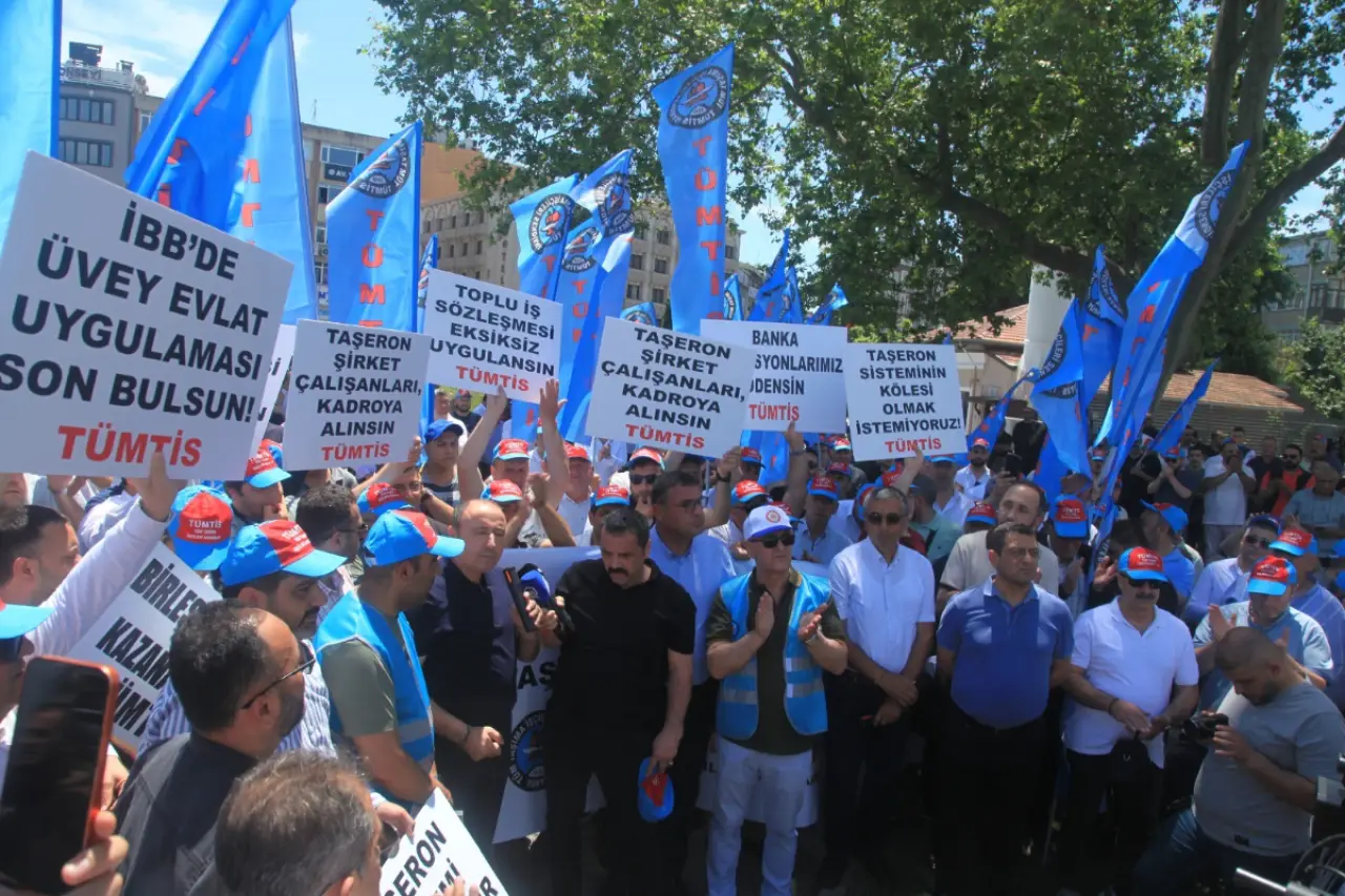 İBB şoförlerinden eşitlik eylemi: Yüzlerce taşeron işçi hakları için Saraçhane önünde