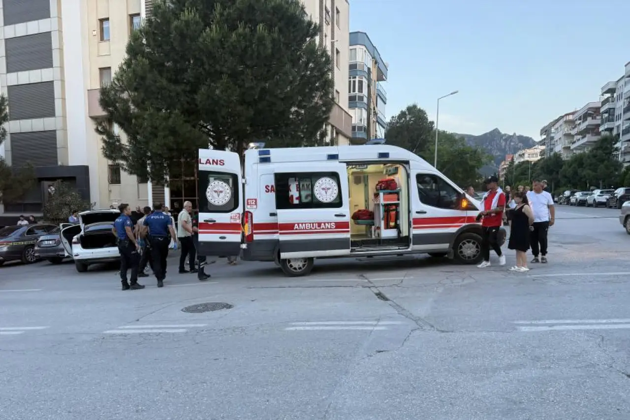 Denizli'de iki kadına silahlı saldırı: Otomobildeki abla ve kız kardeşi yaralandı