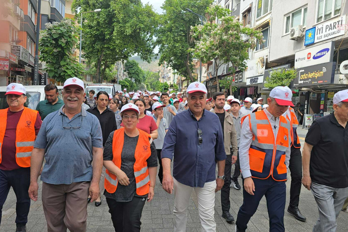 Soma'da Dünya Çevre Günü'nde termik santral protestosu: Filtresiz bacaların yarattığı kirliliğe tepki
