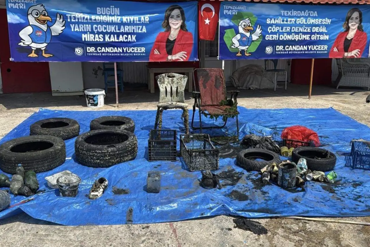 Denizden otomobil lastikleri, balıkçı ağları ve demir borular çıktı