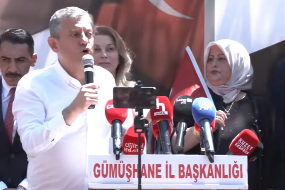 Özgür Özel Gümüşhane'deki halk buluşmasında
