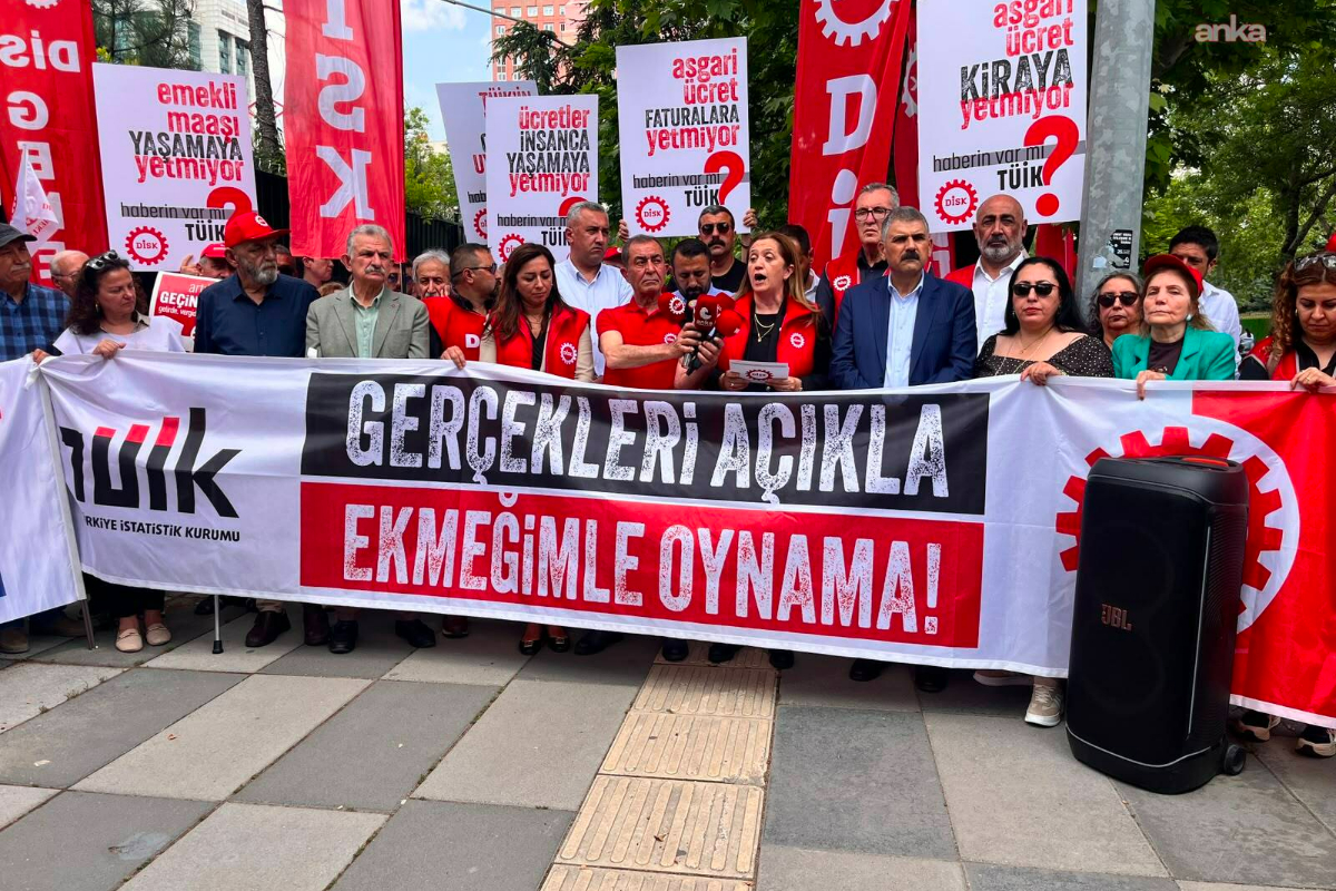 DİSK, TÜİK önünden seslendi: Asgari ücret ve emekli aylıkları derhal güncellenmeli