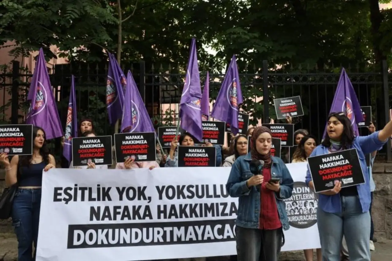 Kadınlar Bakanlık önünde: Nafaka hakkı yaşam hakkıyla bağlantılı