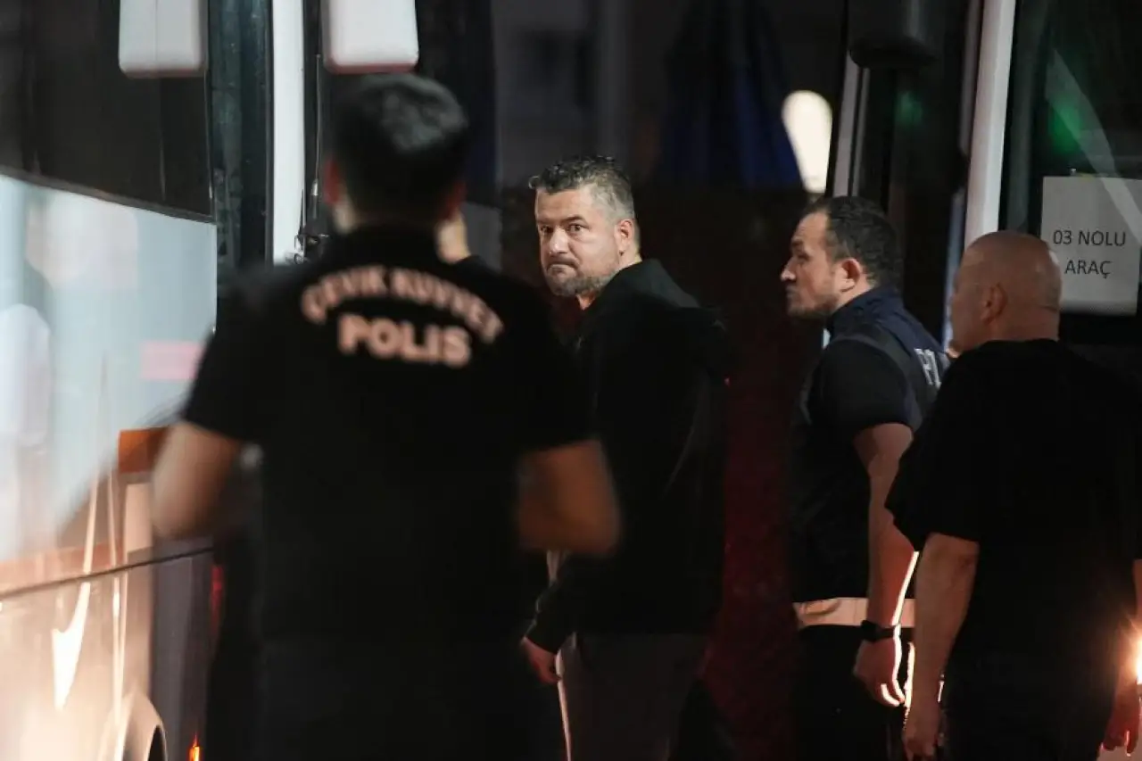 Buca Belediyesi'ne yönelik operasyon: Belediye Başkanı Görkem Duman ile birlikte 42 kişi tutuklandı
