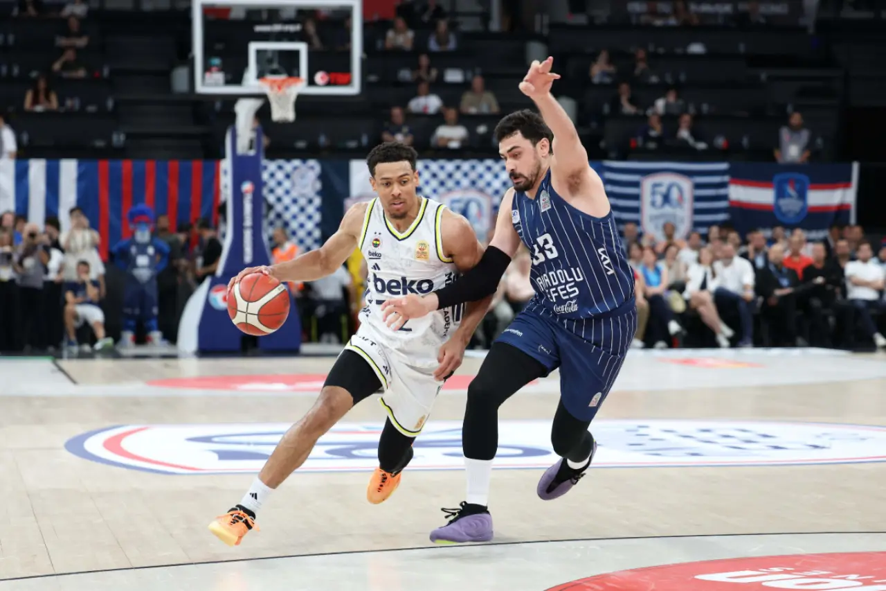 Anadolu Efes, Fenerbahçe’yi mağlup etti: Seride durum 2-1