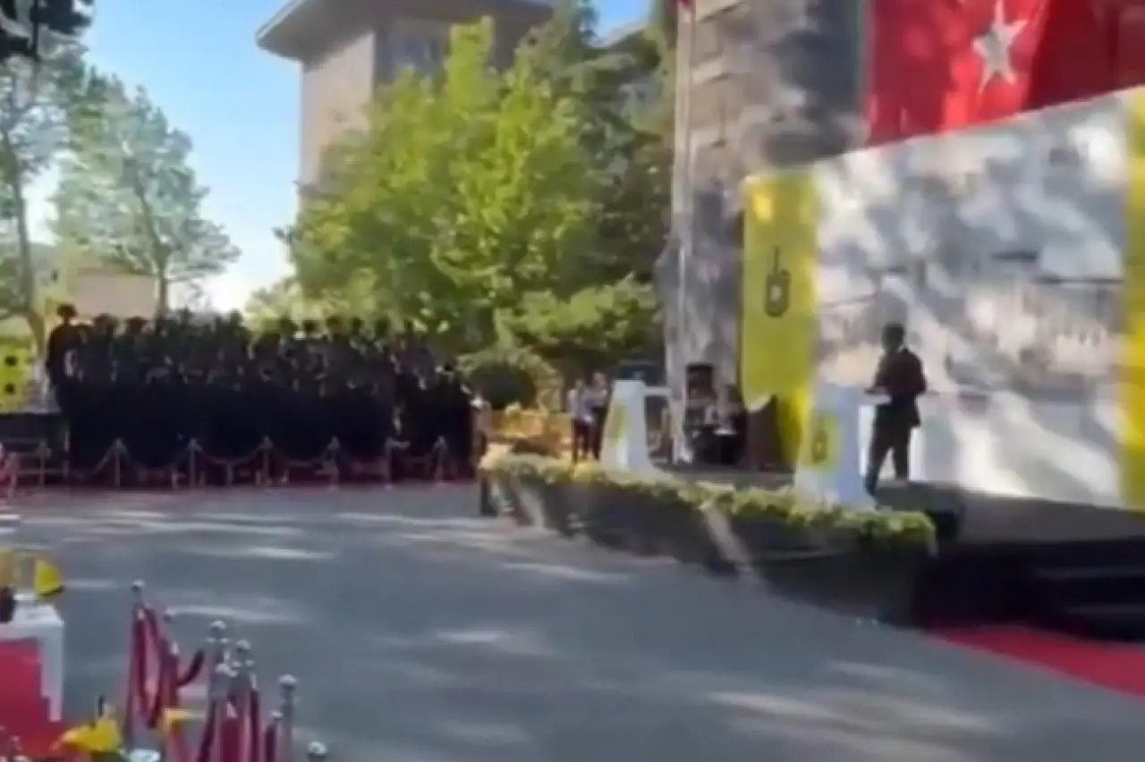İstanbul Erkek Lisesi’nde mezuniyet protestosu: İl Milli Eği