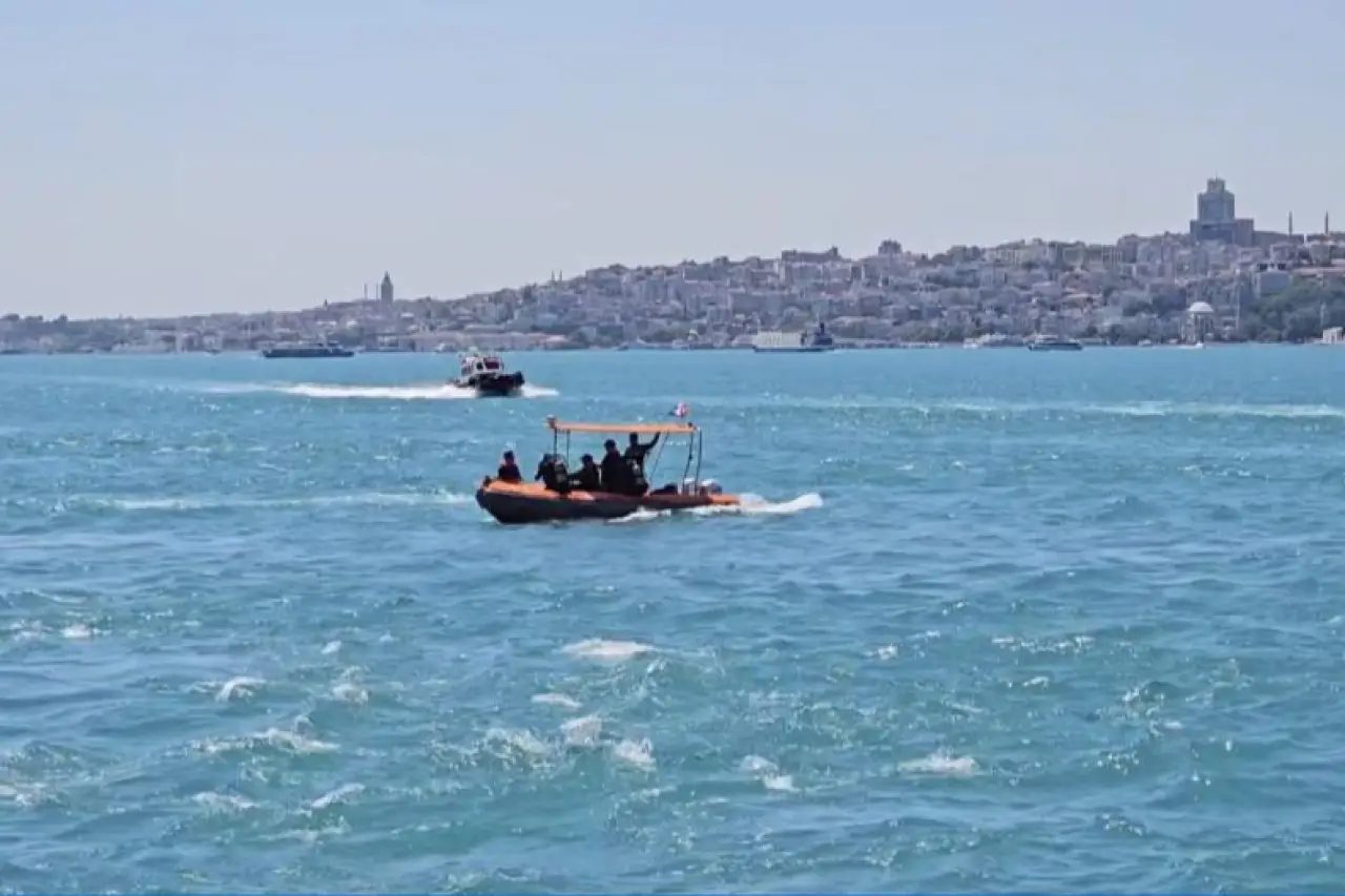 Üsküdar'da denizde görülen kişi için arama sürüyor