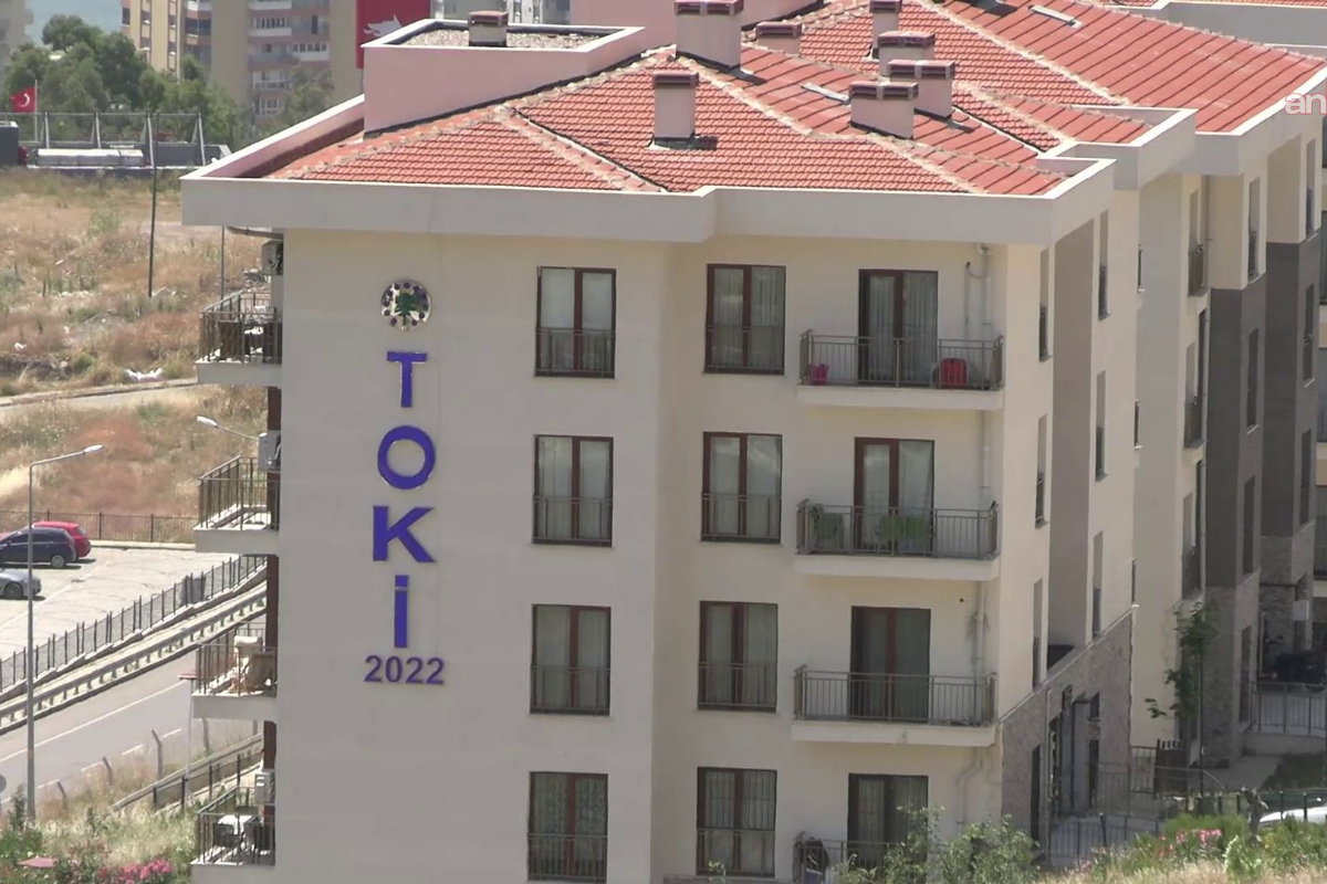 İzmirli depremzedelerden, rezerv alandaki TOKİ satışına tepki: 'Verilen sözler masada kaldı'